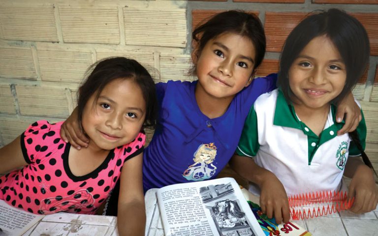 At Apoyo Escolar, children enjoy learning, a nutritious meal, fun and friendship. 