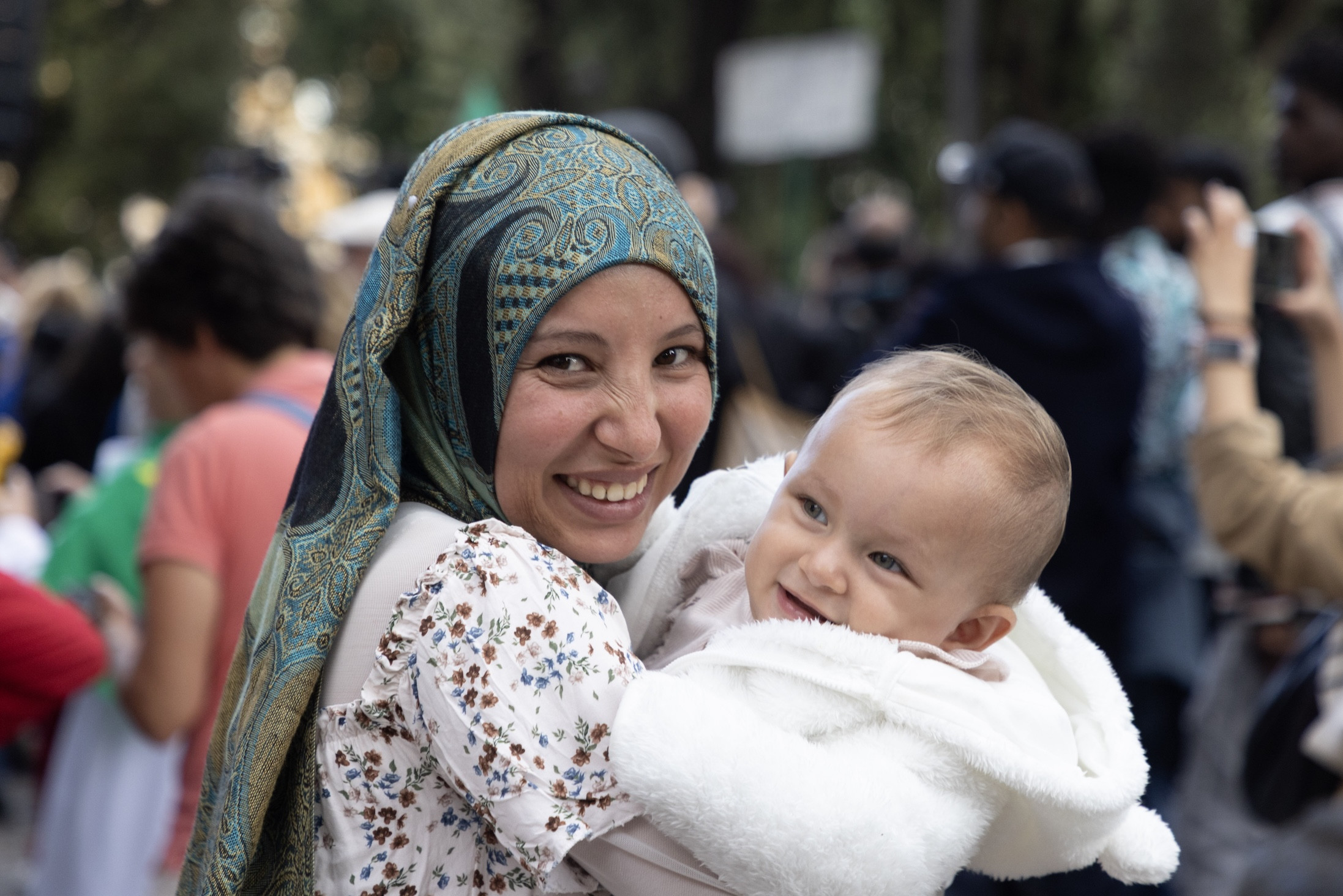 A mother and child attend the “Festival of Peoples,” a celebration of song, dance and testimonies during the Jubilee of Migrants and the Jubilee of the Missions, Oct. 5, 2025, at Castel Sant’Angelo in Rome. (CNS/Pablo Esparza)