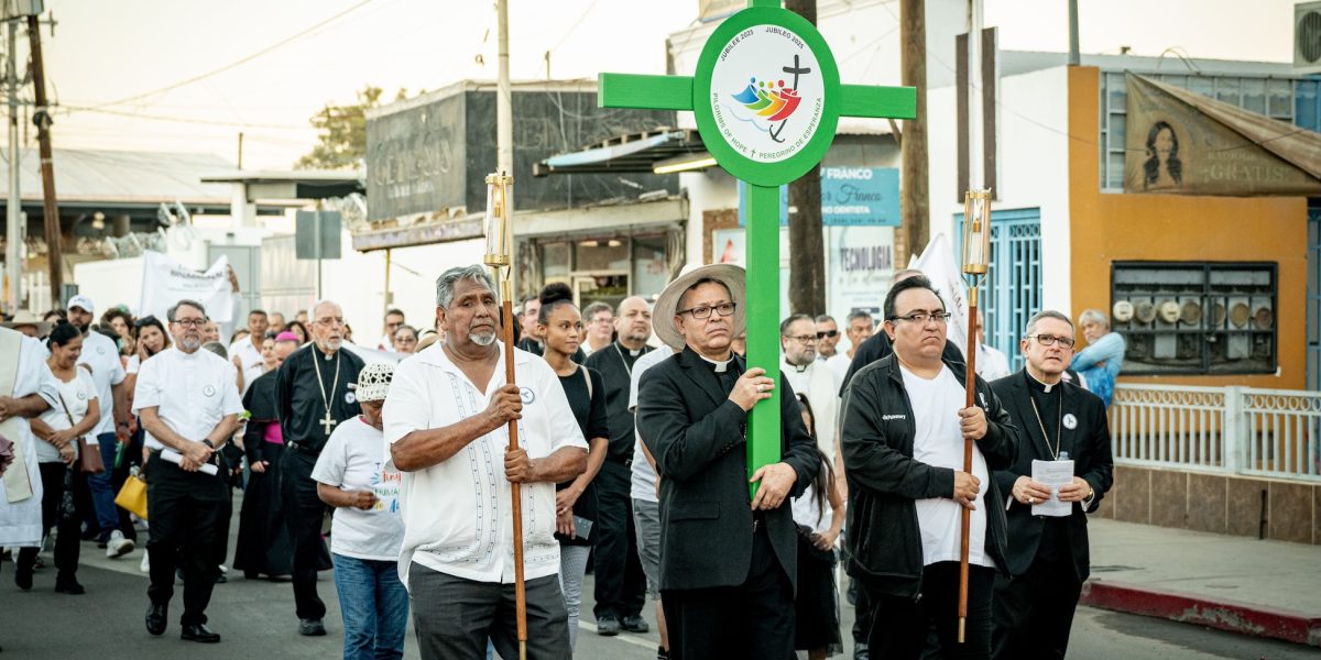 Bishop Alberto Rojas of San Bernardino, California, carries a Jubilee cross in San Luis Río Colorado, Mexico, Oct. 12, 2025, during a binational pilgrimage from San Luis, Arizona, into Mexico. The pilgrimage, which included a Mass, was inspired by the Kino Border Initiative, a Catholic organization rooted in the Jesuit order and based in Nogales, Arizona, and Nogales, Sonora. (OSV News photo/Montie Chavez, courtesy Archdiocese of Las Vegas)