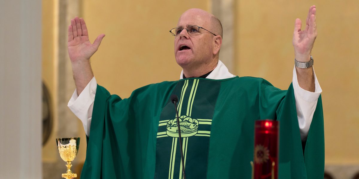 Maryknoll Father Joseph M. Everson, III celebrates Mass at St. Margaret’s Catholic Church, where he is assistant parish priest. (Paul Jeffrey/Hong Kong)