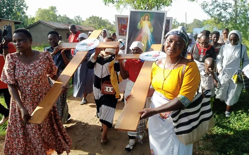 Catholics participate in a procession in Tanzania. (Radio Maria Tanzania)
