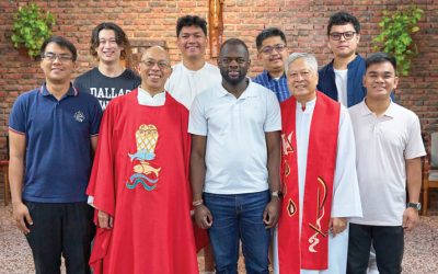Maryknoll Fathers Joyalito Tajonera and Nhuan Nguyen (in vestments, left, right) train candidates such as Maryknoll Seminarians Josephat Odundo (center), Guilervan Omnes (back row, second from right) and Jethro Natividad (back row, far right) for a lifetime in mission. (Paul Jeffrey/Taiwan)