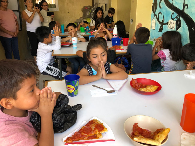 Children say grace before the meal at the Caminando Por La Paz center in Guatemala City. (Leonel Yoque/Guatemala)
