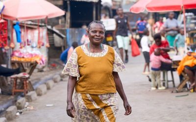 Florence Mwikani walks in the Mathare slum in Nairobi, where she serves as a community healthcare worker for AIDS patients. (Paul Jeffrey/Kenya)