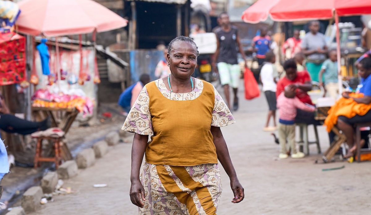 Florence Mwikani walks in the Mathare slum in Nairobi, where she serves as a community healthcare worker for AIDS patients. (Paul Jeffrey/Kenya)