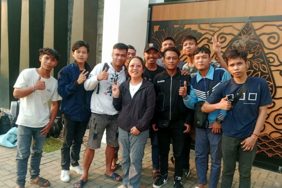 Maryknoll Lay Missioner Thu Tam “T.T.” Hoang (center) befriends 10 Indonesian migrant workers exploited in Cambodia. As the Cambodian government cracks down on scam operations, workers such as these — who had been lured from their home countries by the promise of better jobs — find themselves unemployed, abandoned and far from home. (Courtesy of Maryknoll Lay Missioners/Cambodia)