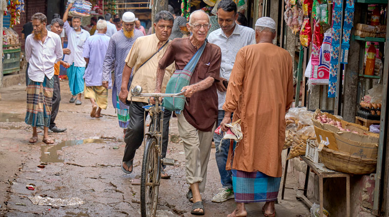 Maryknoll Father Robert McCahill (Paul Jeffrey/Bangladesh)