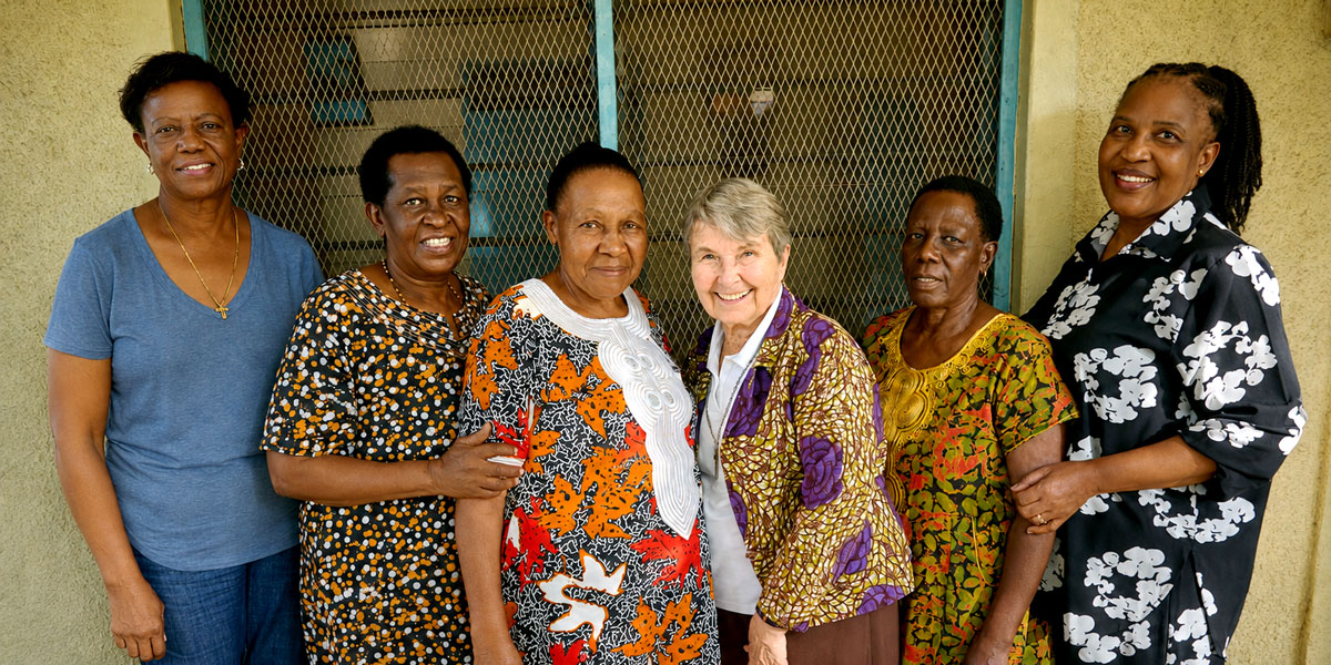 Maryknoll Affiliates Marietha Mazula, Agnes Medard, Alvera Kashushura, Patricia Rutahigwa and Gertrude Lubasha (left to right) are shown with Sister Srebalus in Mwanza, Tanzania. The local Affiliates chapter includes alumnae of Maryknoll Sisters’ schools. (Paul Jeffrey/Tanzania)