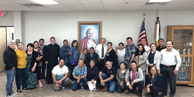 Los Monterrubio dirigieron un taller el pasado abril para ministros de preparación matrimonial en la parroquia Sagrado Corazón en Conroe, Texas. (Arturo y Esperanza Monterrubio/Texas)