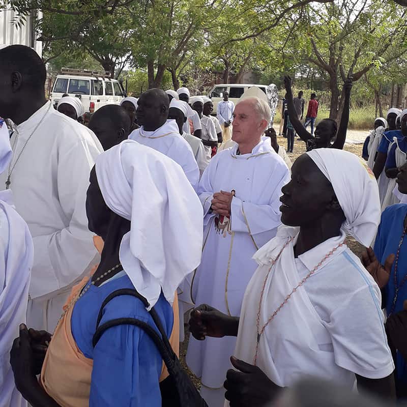 El Padre Maryknoll Michael Bassano durante su servicio misionero en Malakal, Sudán del Sur. (Cortesía de Michael Bassano, M.M./Sudán del Sur)