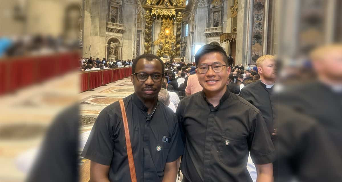 Los seminaristas Maryknoll Samuel Mutuku y Raymond Lee