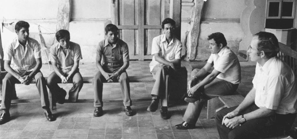 Los habitantes de la parroquia de Ilopango, en las afueras de San Salvador, forman una comunidad eclesial de base para reflexionar sobre las Escrituras y la tradición católica. (Eric Wheater/El Salvador)