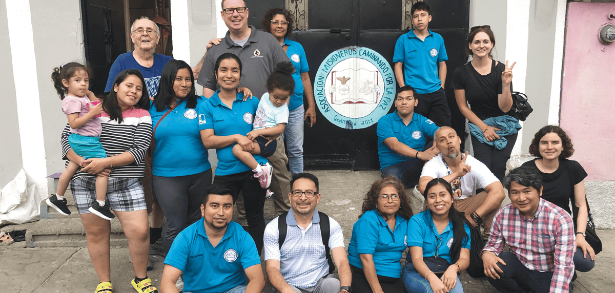 Los viajes de inmersión misionera a Guatemala incluyen una visita al centro vecinal Caminando por la Paz, fundado por un sacerdote Maryknoll y dirigido por afiliados Maryknoll. (Cortesía de Leonel Yoque/Guatemala)