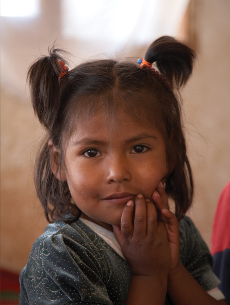 Una niña en Bolivia donde los misioneros Maryknoll sirven. (Sean Sprague/Bolivia)