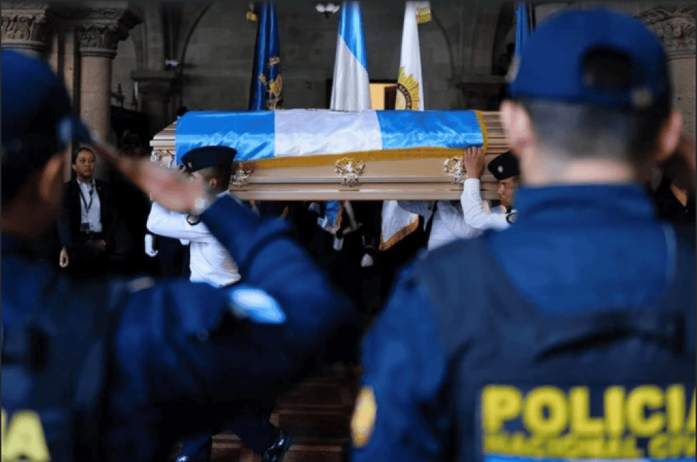 Honras fúnebres de 8 agentes de seguridad. (Cortesía Ministerio de Gobernación/Guatemala).