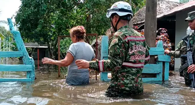 La Gobernación de Córdoba (Colombia) informó el 9 de febrero que miembros de las Fuerzas Militares llegaron al corregimiento de La Madera, en San Pelayo, para evacuar a las familias atrapadas por las inundaciones. (Gobernación de Córdoba/Colombia).