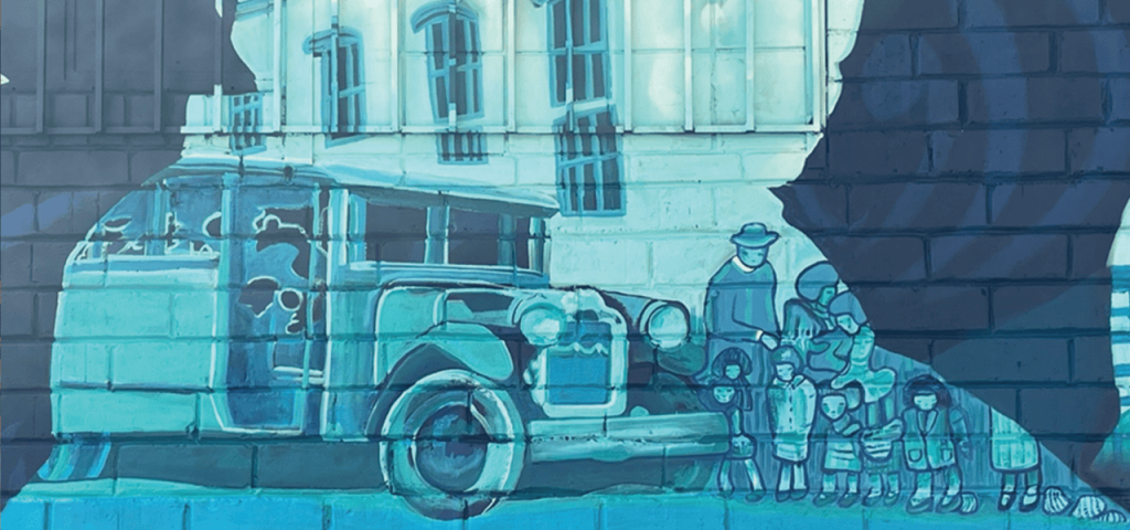 El Hermano Theophane Walsh sirve como el primer conductor de bus de la escuela de la parroquia. (Joseph Donovan/EE. UU)