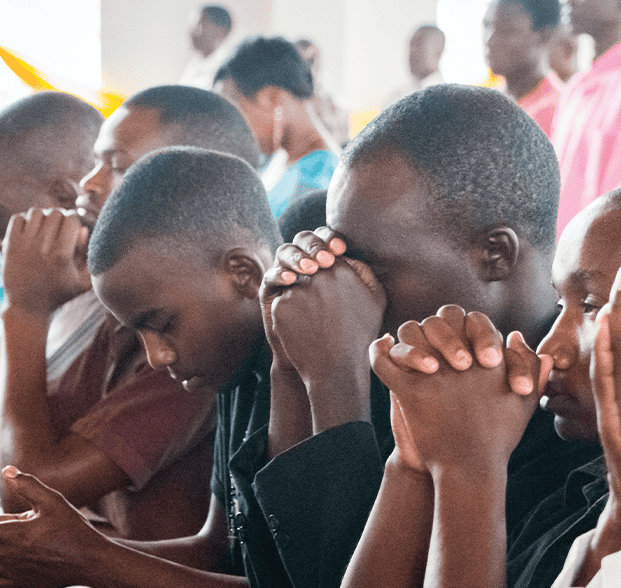 Feligreses rezando en una parroquia de Maryknoll en Manatini, Mwanza, Tanzania. (Nile Sprague/Tanzania)