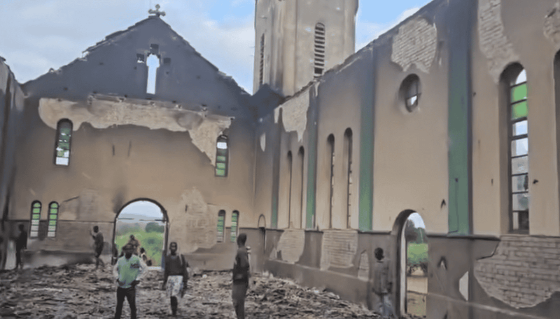 En la foto se aprecia la parroquia de San Luis de Montfort, en ruinas, en la provincia de Cabo Delgado. (Imagen de un video compartido por Aci Prensa)