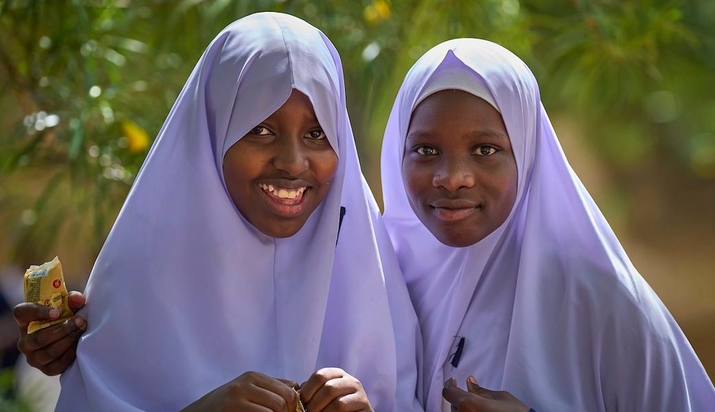 Estudiantes en la escuela secundaria Kitangiri, una escuela pública de escasos recursos en Mwanza, Tanzania. (Paul Jeffrey/Tanzania)