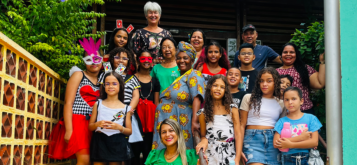 Poco antes de la publicación de este artículo en línea, la Hermana Maryknoll Euphrasia Nyaki falleció inesperadamente. La labor del centro AFYA continúa bajo la dirección del personal que ella formó y capacitó.