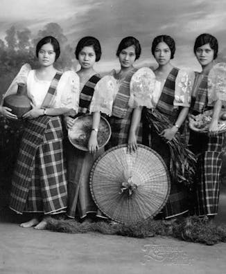 Missions open in Manila, Philippines
January 22, 1926

In January, the Congregation begins mission work and the Society follows eight months later.